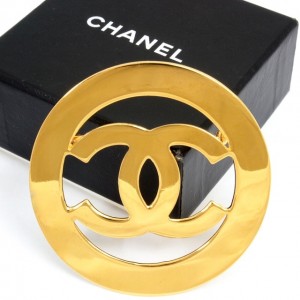 Chanel brooch large logo round