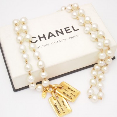 Chanel Pearl Necklace 1