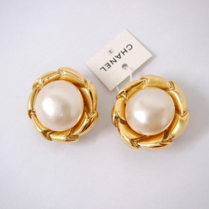 Chanel pearl earrings 1